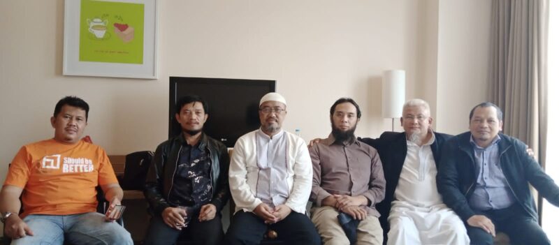 musyawarah dengan dewan syuro