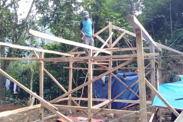 Membangun Saung Pertama