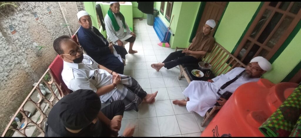 Kunjungan Tak Terduga Dari Warga