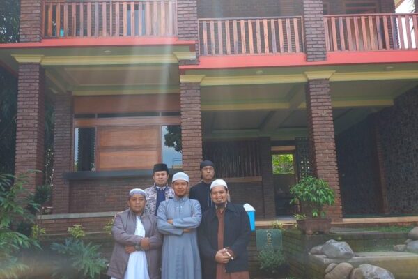 Dewan Penasehat Gaza safari dakwah ke tempat KH.Ramdhan pendiri Pondok Pesantren Darul Maulana Dungus Wiru Limbangan