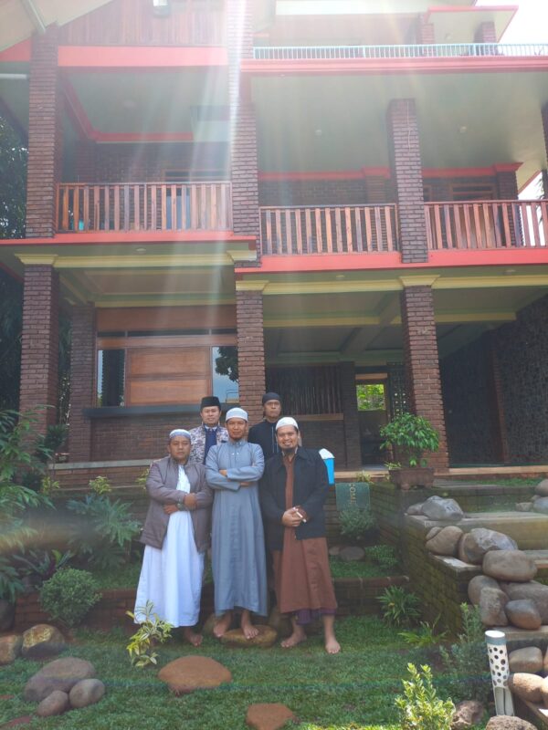 Dewan Penasehat Gaza safari dakwah ke tempat KH.Ramdhan pendiri Pondok Pesantren Darul Maulana Dungus Wiru Limbangan